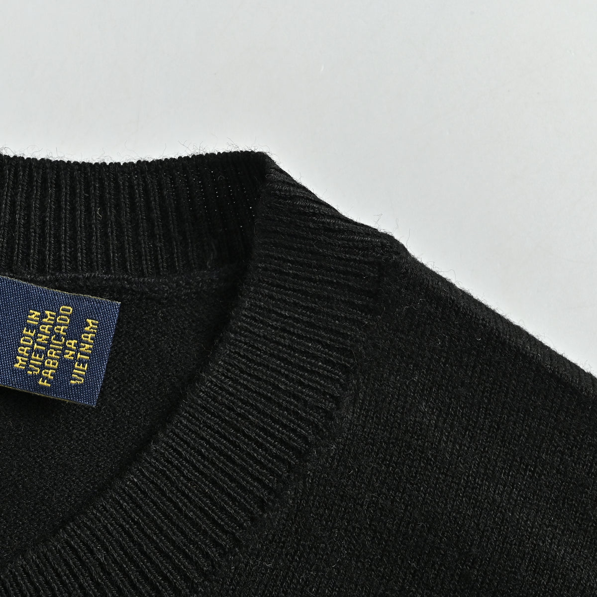 Ralph Lauren Polo Pony Embroidered Wool-Cotton Blend Crewneck Cardigan – Black – Women’s211971871-005