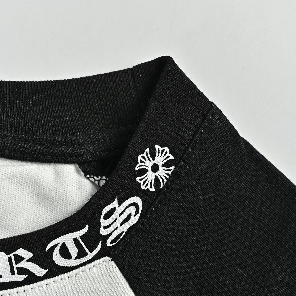 Chrome Hearts Sanskrit Horseshoe Hardware Letter Raglan Long-Sleeve T-Shirt – White∕Black HH3200905 – Unisex