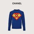Chanel 26A Métiers d’Art Double-C Superman Jacquard Crewneck – Royal Blue – UnisexP82471-K11923-UA547