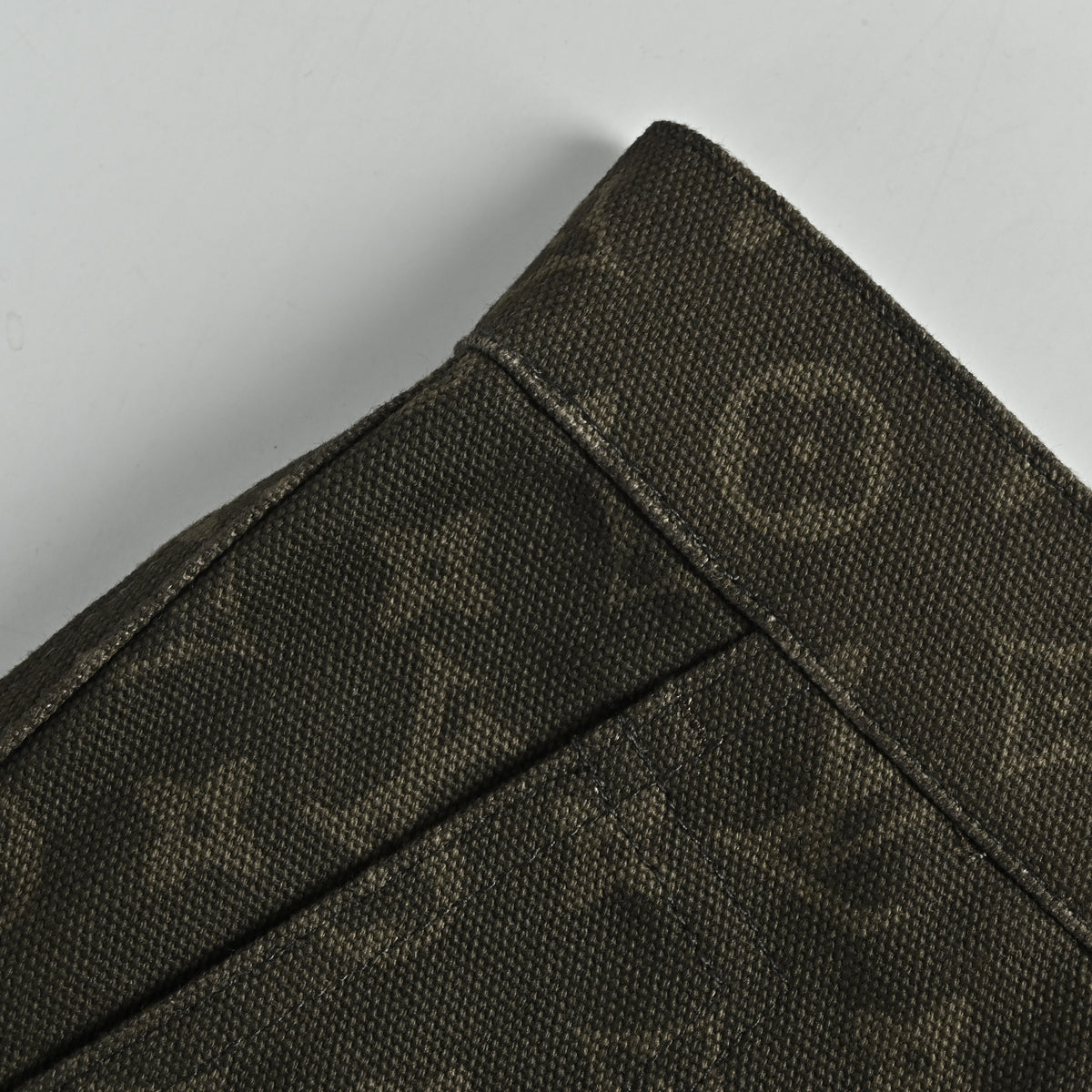 Louis Vuitton LV Monogram Full-Coverage Wax-Finish Denim Trousers – Black – Unisex NP6200911