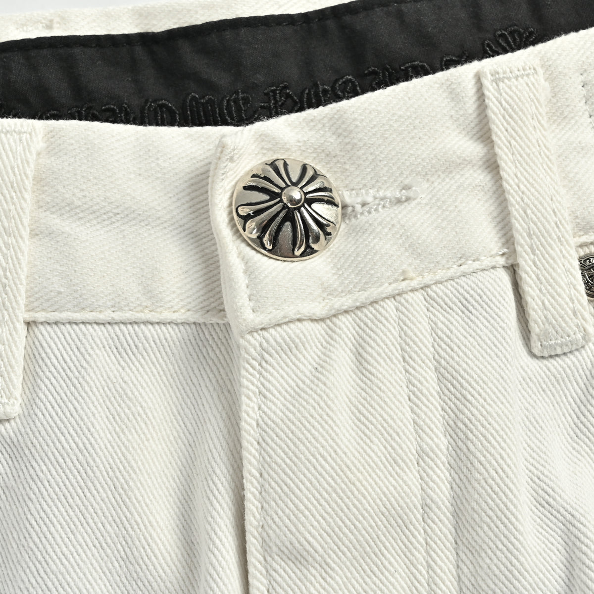 Chrome Hearts Couture Cross Leather Appliqué Graffiti Washed Denim Jeans – Unisex  XM5600824-GRF