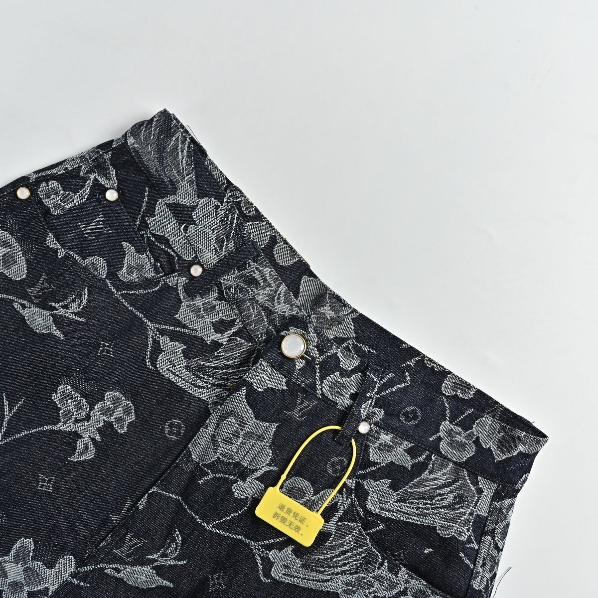 Louis Vuitton Floral Jacquard Denim Shorts – Unisex HY3400701-SHT