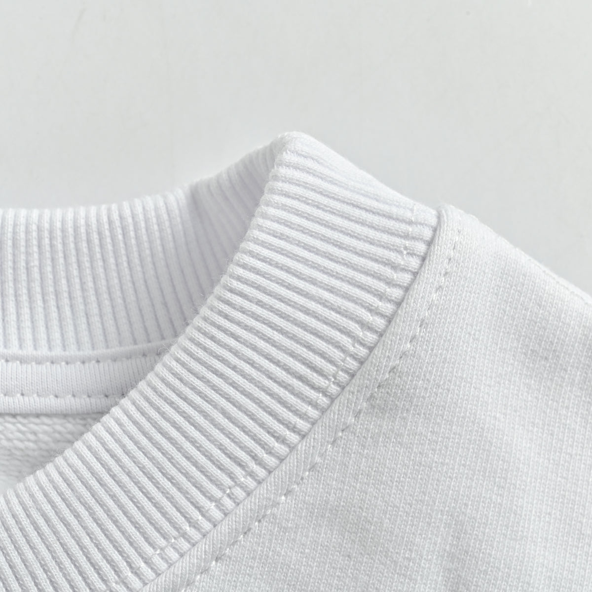 Celine CE Two-Color Arched Print Crewneck Sweatshirt – White – UnisexRY1191233-01RB