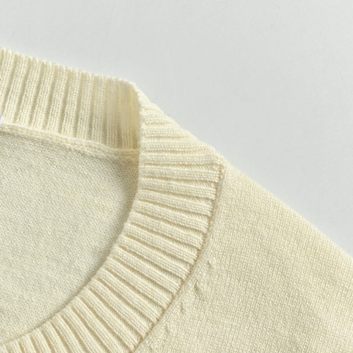 Miu Miu FW23 Logo-Embroidered Wool-Cotton Blend Cardigan – Cream – Women’s MMF890-13S1-F0304-S-OOO