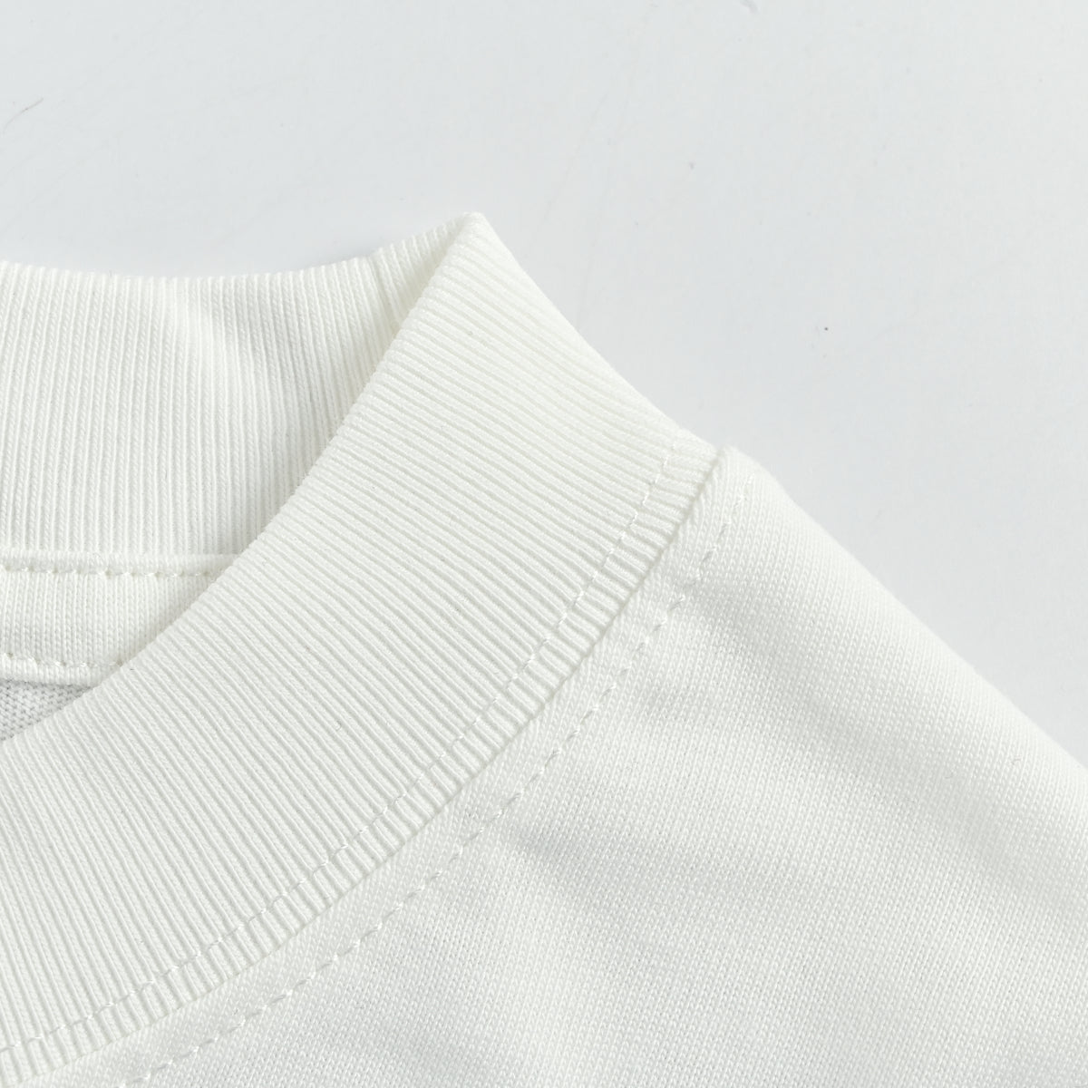 Gucci Classic Embroidered Logo Short Sleeve Tee – White TS2600421